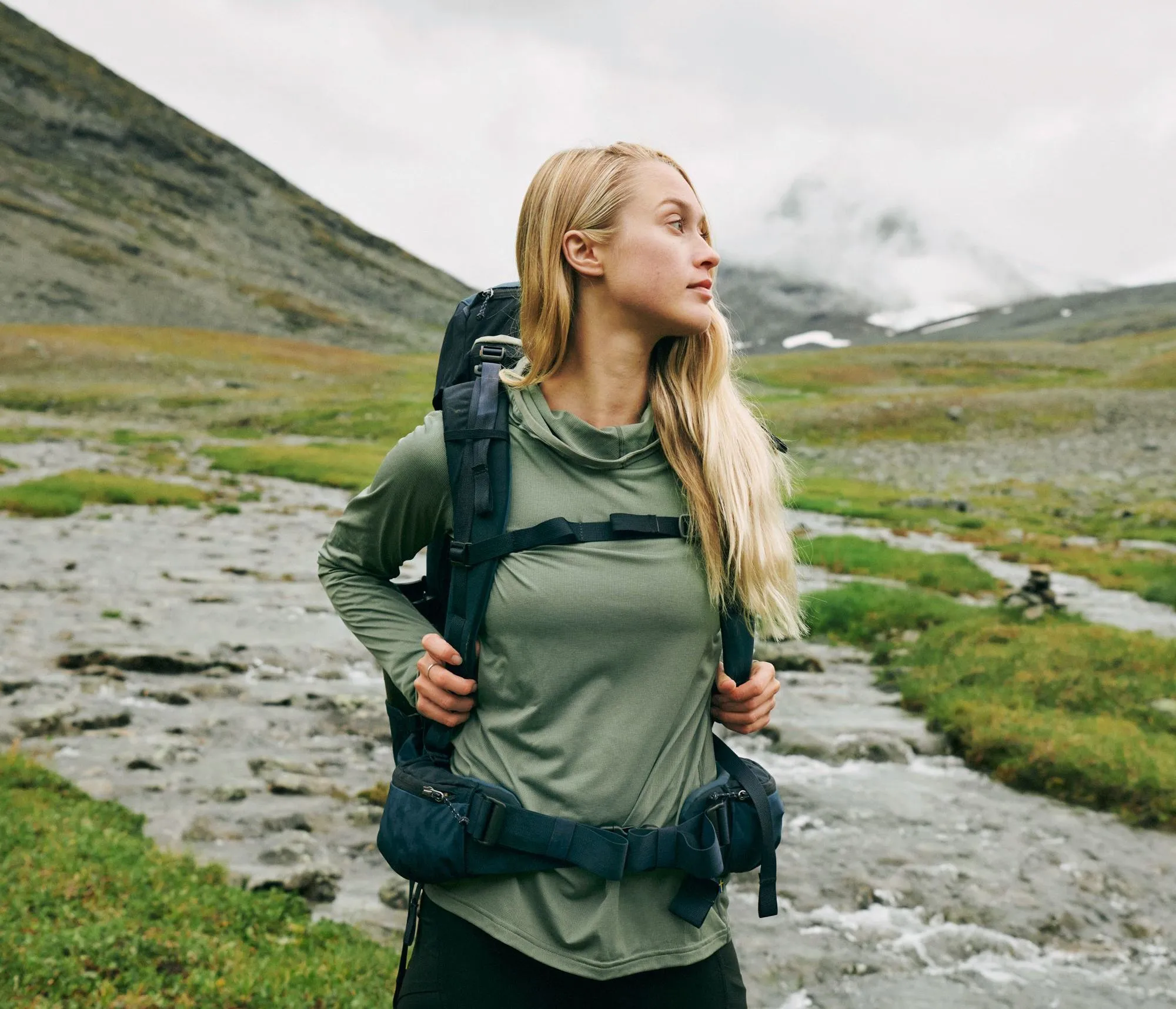 Fjällräven Women&#x27;s Abisko Sun-Hoodie Patina Green | Buy Fjällräven Women&#x27;s Abisko Sun-Hoodie Patina Green here | Outnorth