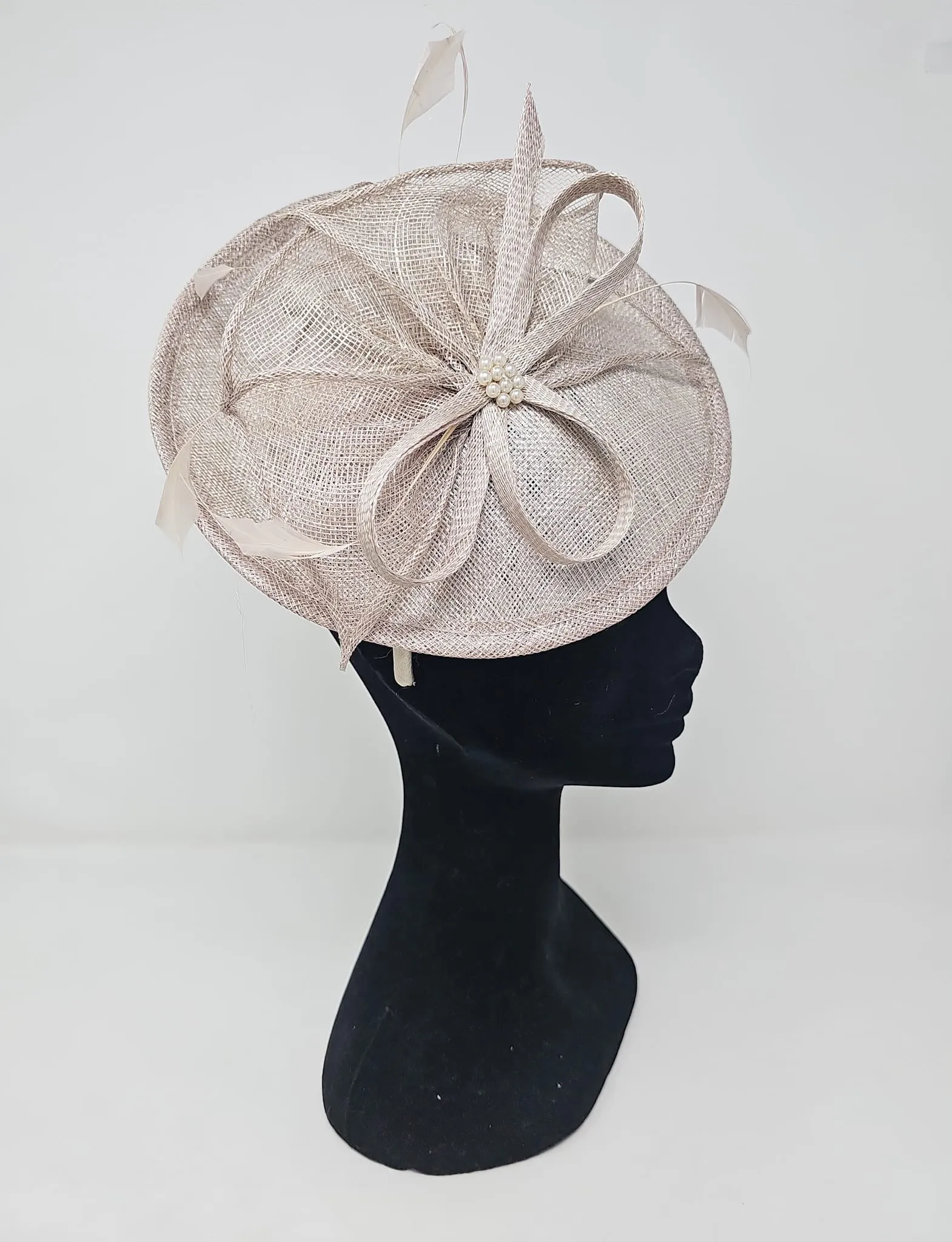 Metallic Almond Feather & Bow Round Disc Fascinator